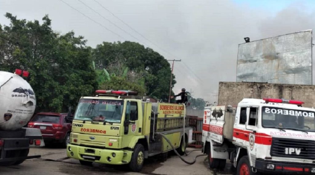 Bomberos controlaron incendio de estructura en zona industrial La Guacamaya