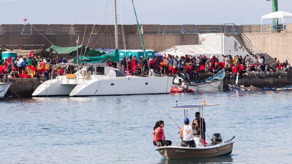 Más de 400 inmigrantes rescatados frente a las islas españolas de Canarias