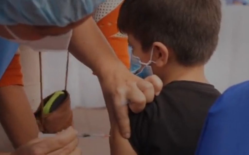 Academia Nacional de Medicina rechaza insistencia en vacunar a niños desde los 2 años