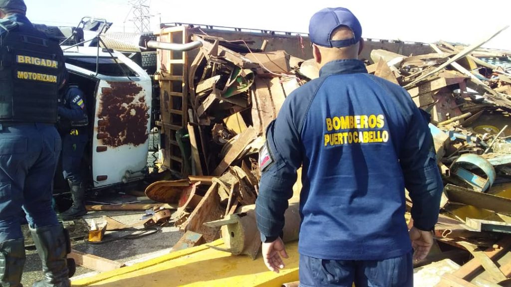 Volcamiento de gandola se registró en la autopista Sorpresa-Muelles en Puerto Cabello