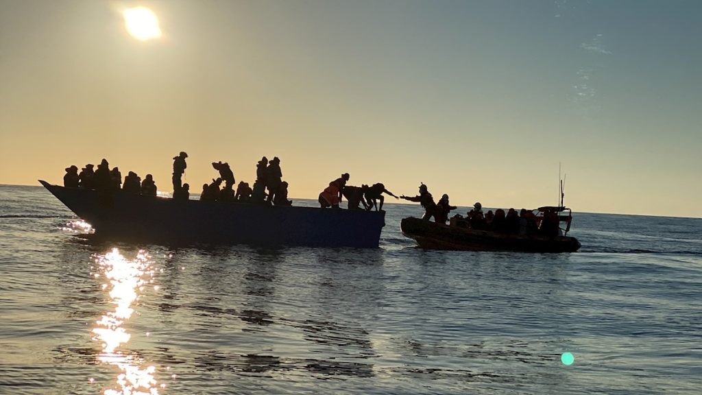 900 migrantes