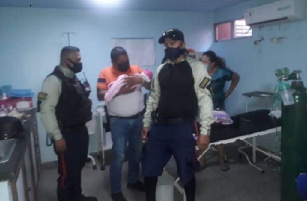 Hallado neonato abandonado en terreno baldío en Los Guayos