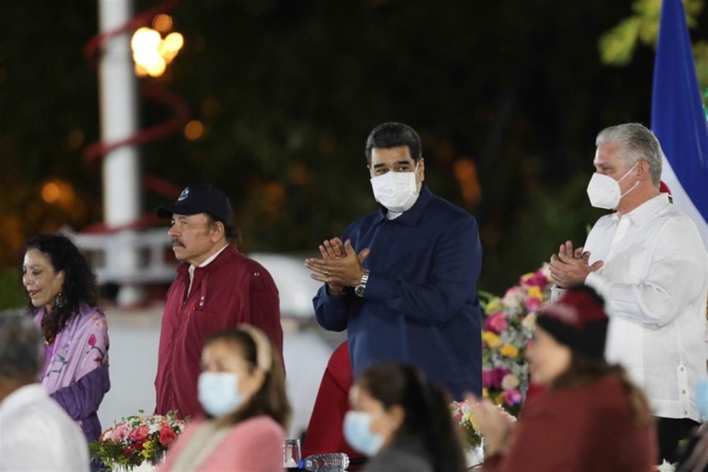 Ortega jura para su quinto mandato, cuarto seguido y segundo junto a Murillo