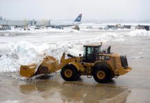 Dos muertos, miles sin electricidad y vuelos cancelados en EE.UU. por tormenta