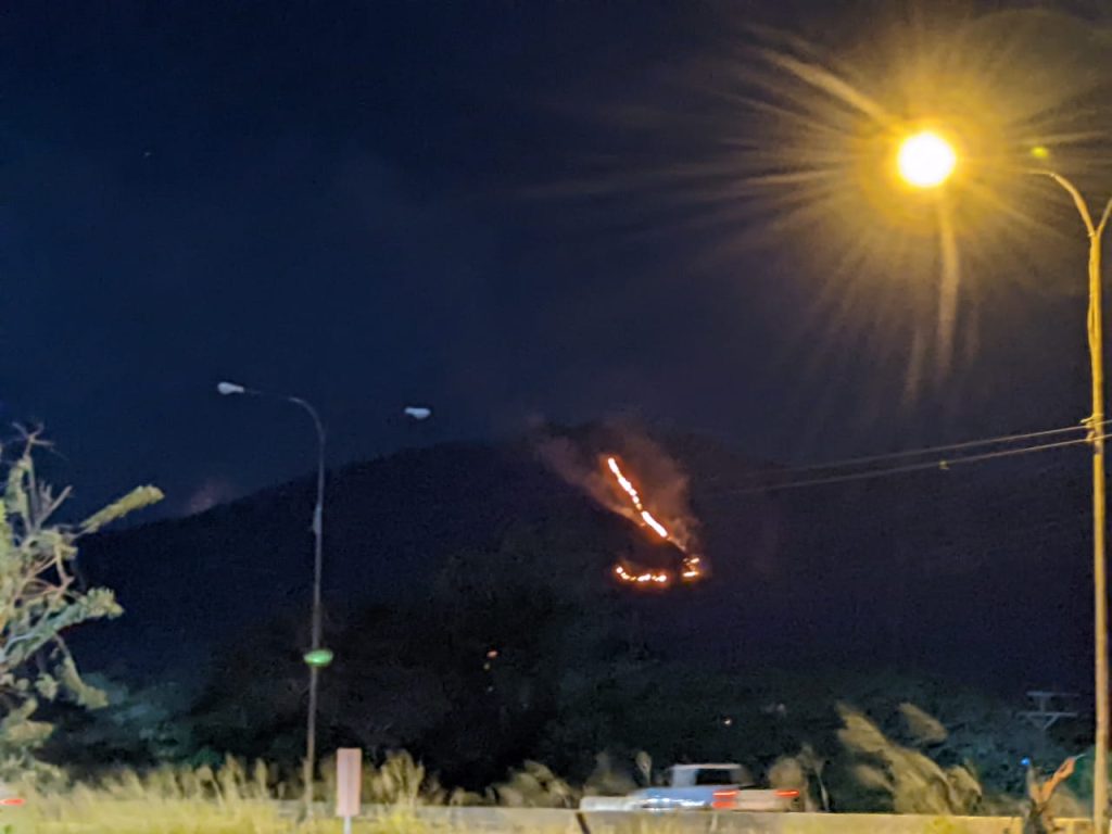 Al menos cinco hectáreas afectadas por incendio de vegetación en variante San Diego-Bárbula