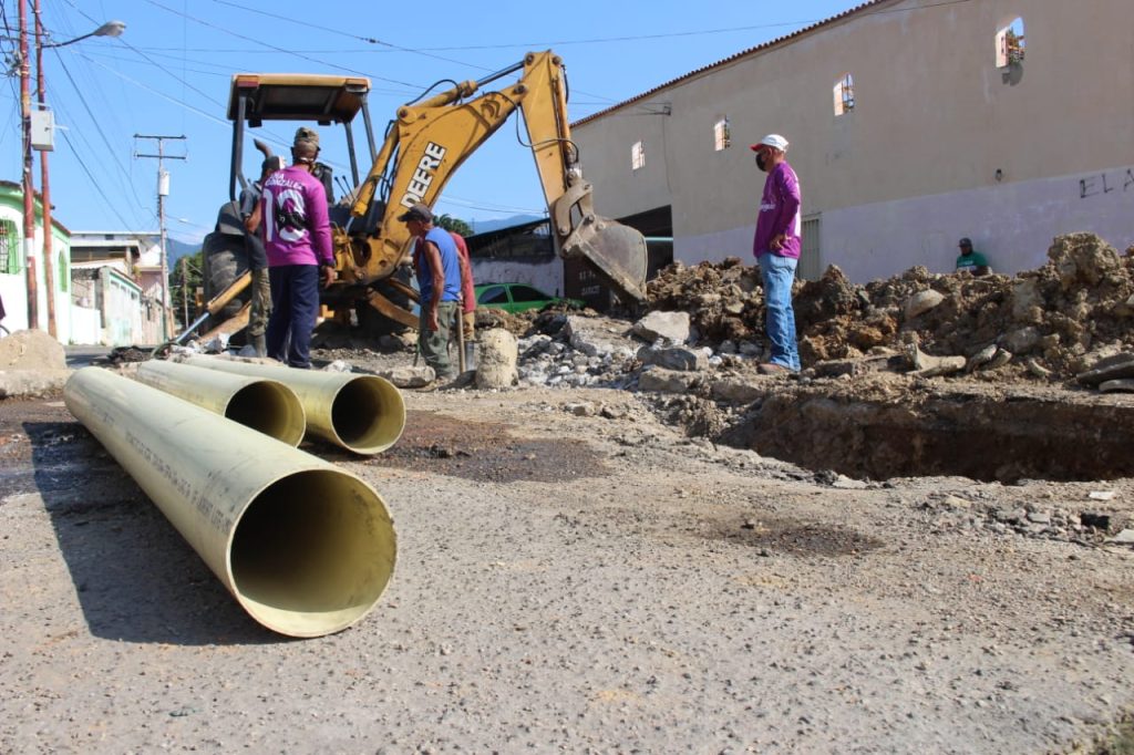 Alcaldía de Naguanagua supervisó acondicionamiento de drenajes en Barrio Colón
