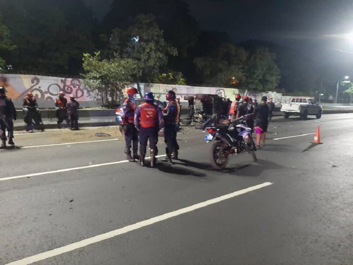 Aparatosa colisión vehicular dejó dos personas fallecidas en Caracas
