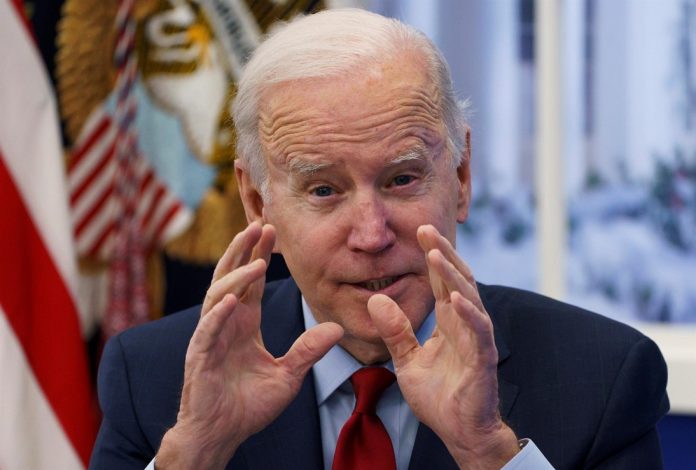 Biden acusa a Putin de un ataque injustificado y premeditado contra Ucrania