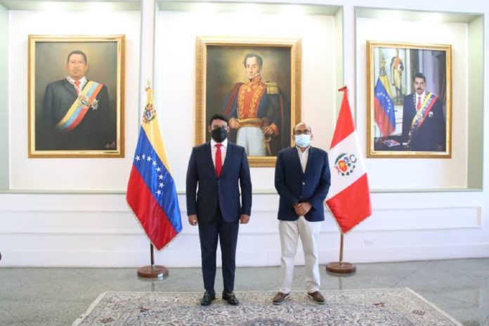 Gobierno de Nicolás Maduro recibió a nuevo embajador de Perú
