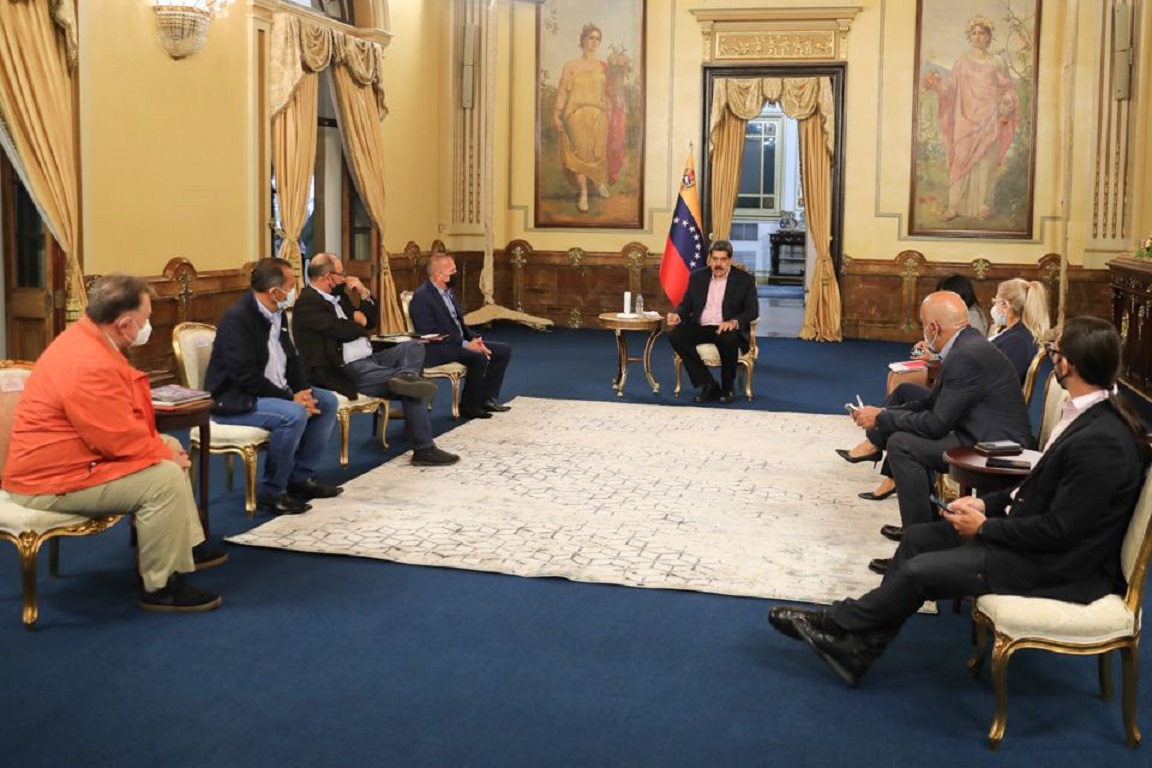 Maduro se reunió con los gobernadores opositores electos en las regionales