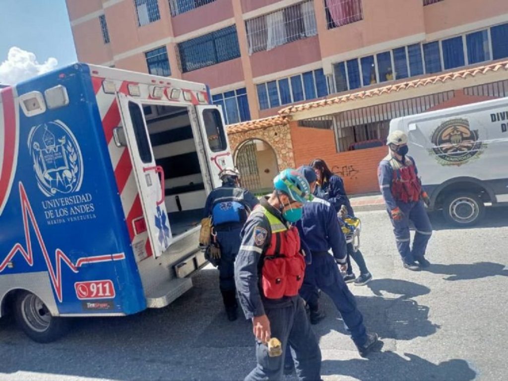 Rescatado profesor universitario con desnutrición severa junto al cadáver de esposa
