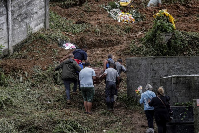 La tragedia en la ciudad brasileña de Petrópolis ya deja 181 muertos