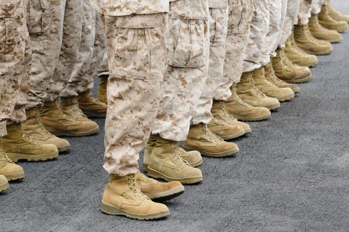 Ejército de EE.UU. comienza a expulsar a los soldados que no están vacunados