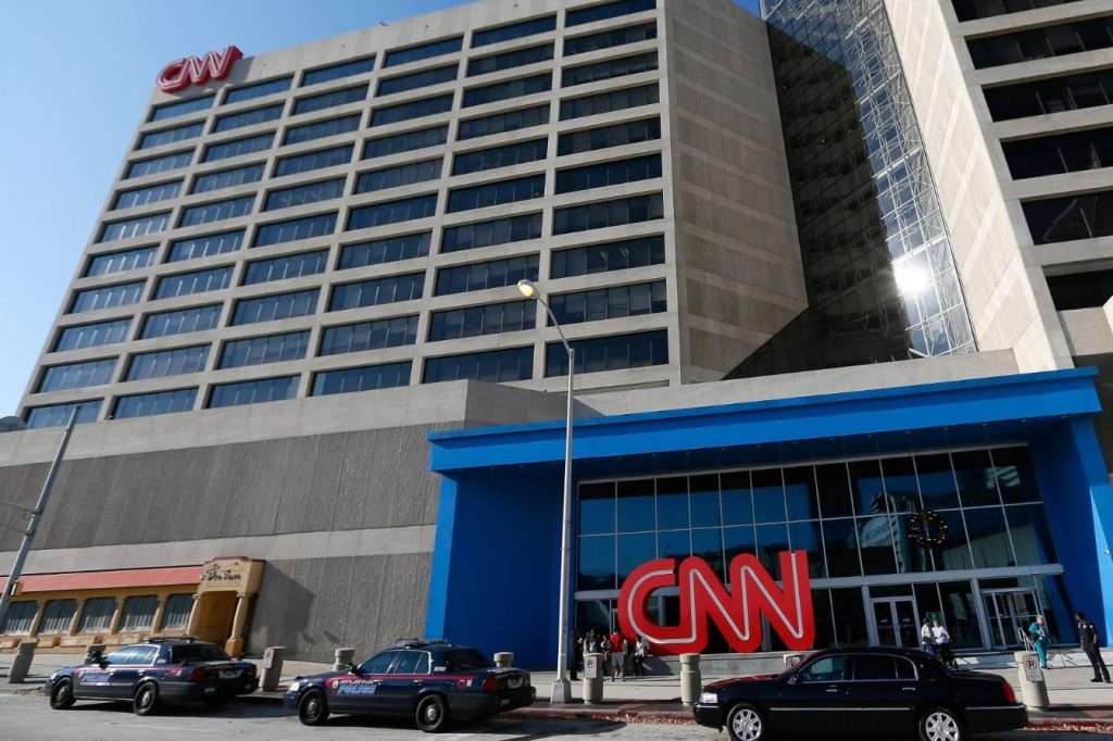Dimite ejecutiva de CNN que mantenía idilio con el presidente de la cadena
