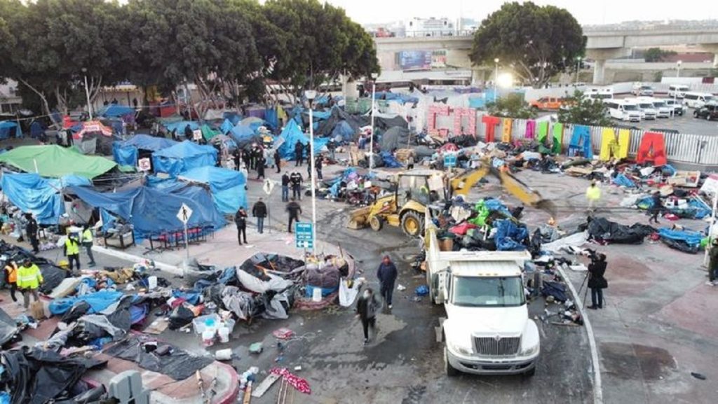 Cientos de migrantes