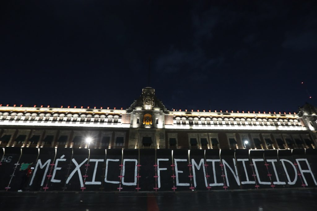 Al menos 12 mujeres heridas en la marcha del 8M en Ciudad de México