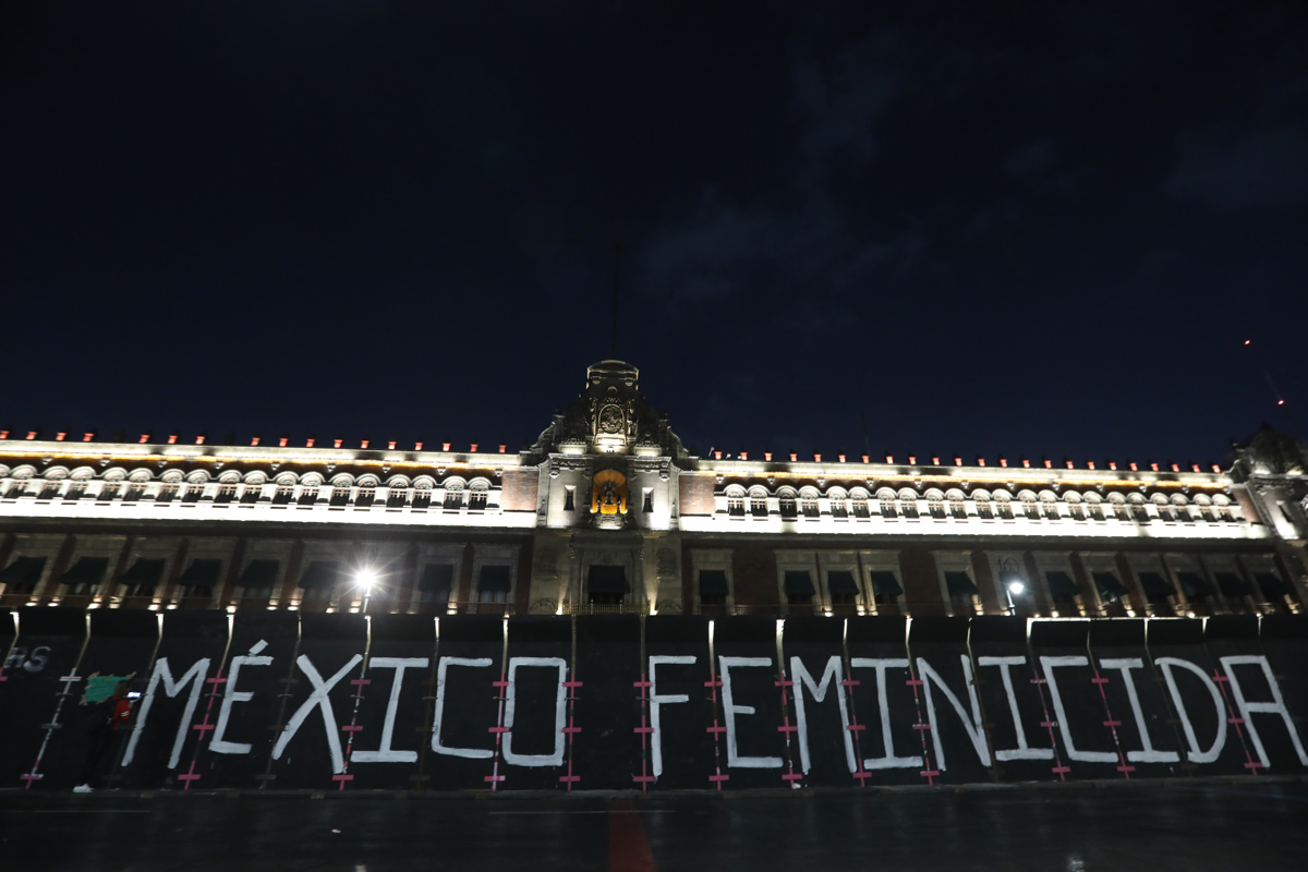 Al menos 12 mujeres heridas en la marcha del 8M en Ciudad de México