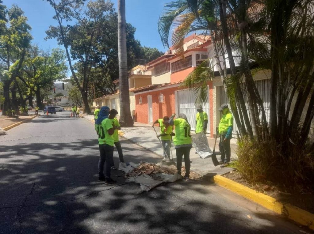 Mega Jornada de limpieza abarcó diversas avenidas de Valencia