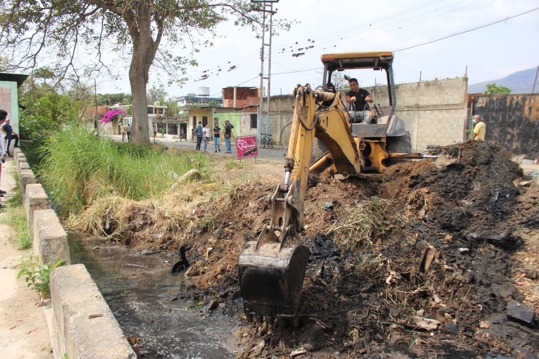 Naguanagua acomete plan de limpieza de canales ante la proximidad de las lluvias