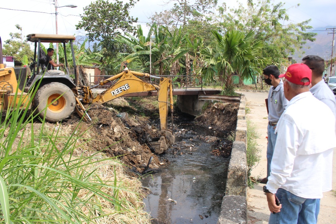 Naguanagua acomete plan de limpieza de canales ante la proximidad de las lluvias
