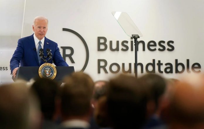 Biden agradece a las empresas de EE.UU. que suspendieron operaciones en Rusia