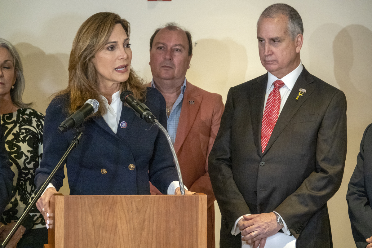 Congresistas republicanos por Florida critican “traición de Biden” al negociar con Maduro