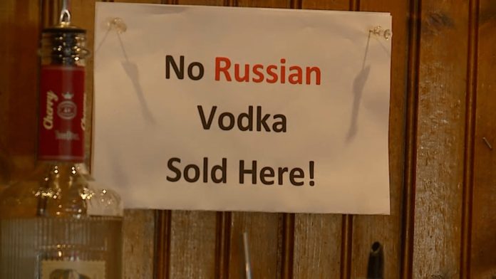 Cadena de supermercados de EE.UU. retira todas las marcas de vodka ruso