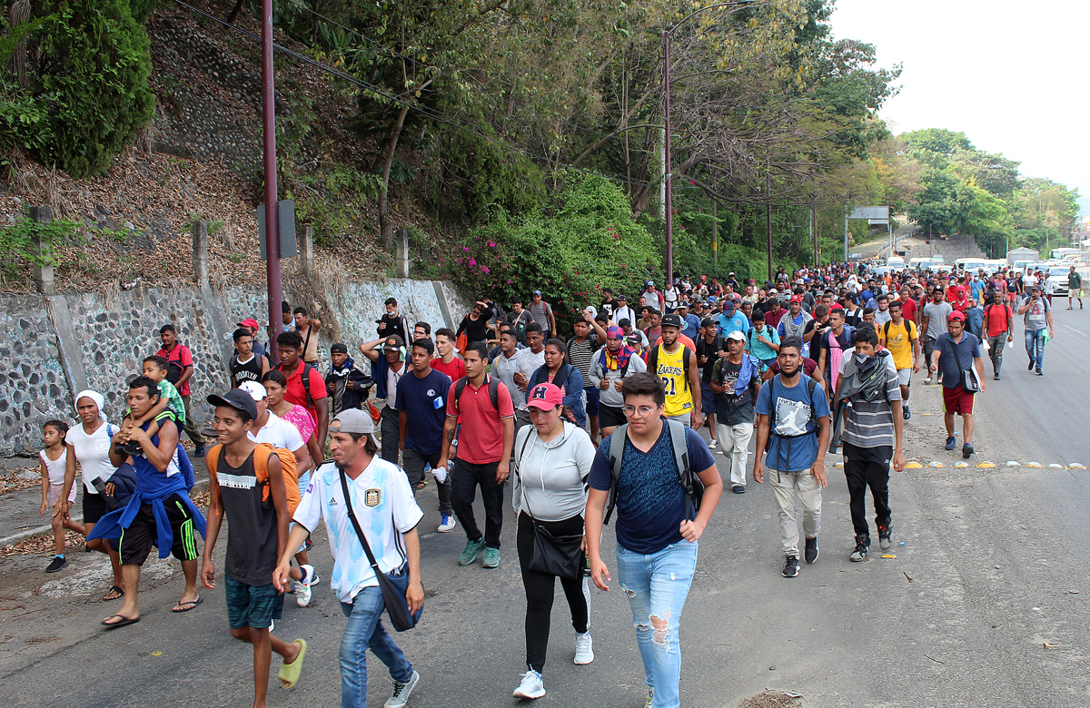 Sale cuarta caravana con migrantes venezolanos en busca de regulación en México
