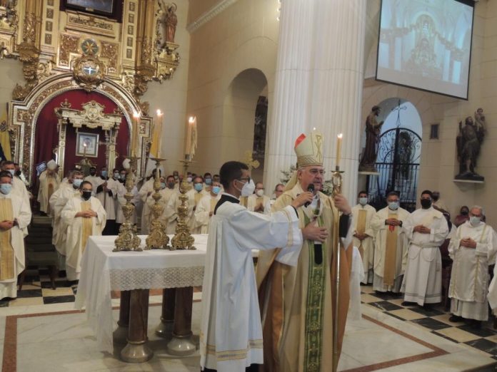 Sacerdotes de la Arquidiócesis de Valencia renovaron sus promesas en la Misa Crismal 2022