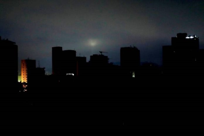Sectores de Naguanagua y el sur de Valencia pasan penurias por falta de electricidad