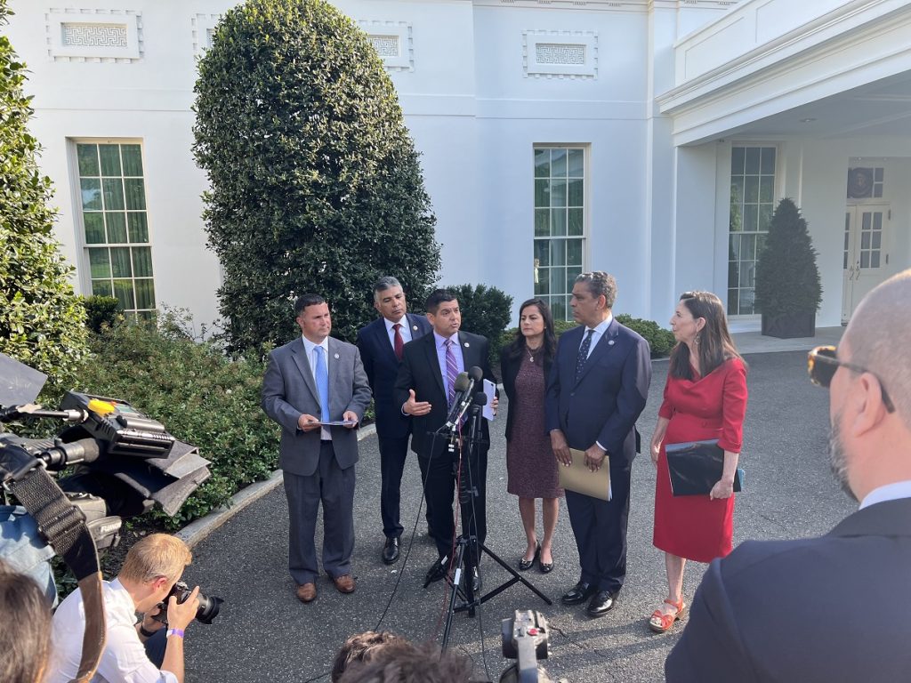 Congresistas hispanos piden a Biden usar la vía ejecutiva en inmigración