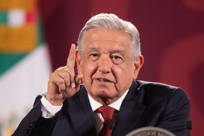 López Obrador critica el informe