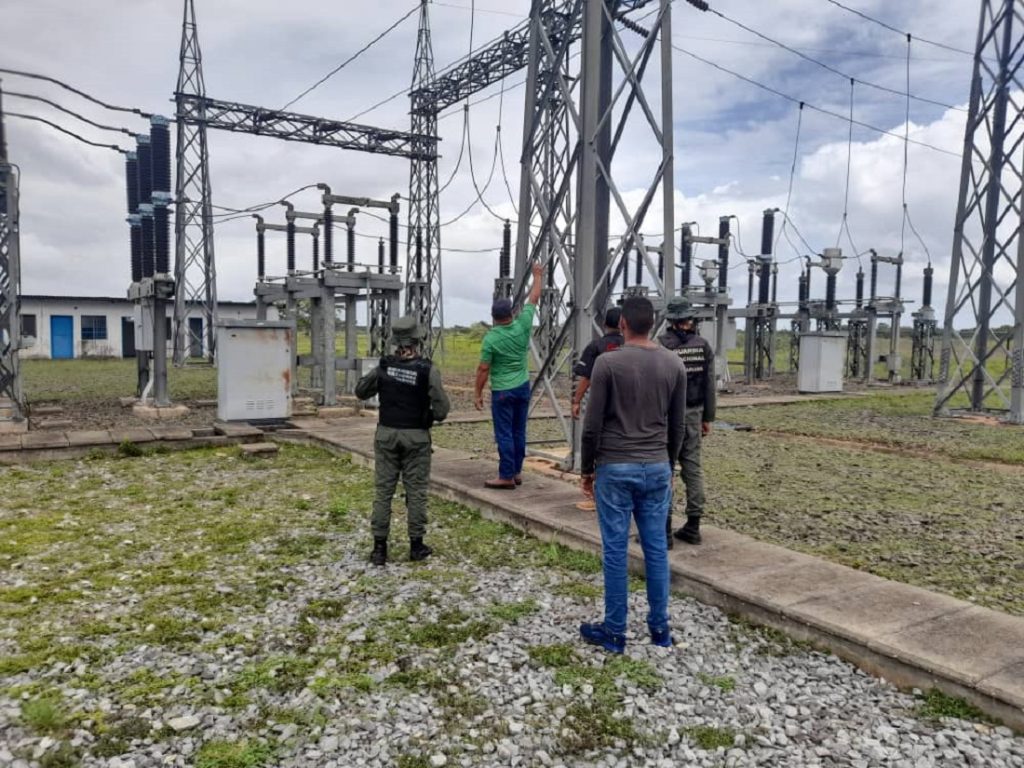 Militares resguardan Sistema Eléctrico Nacional tras apagón en 10 estados