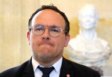 Ministro francés con discapacidad rechaza dimitir