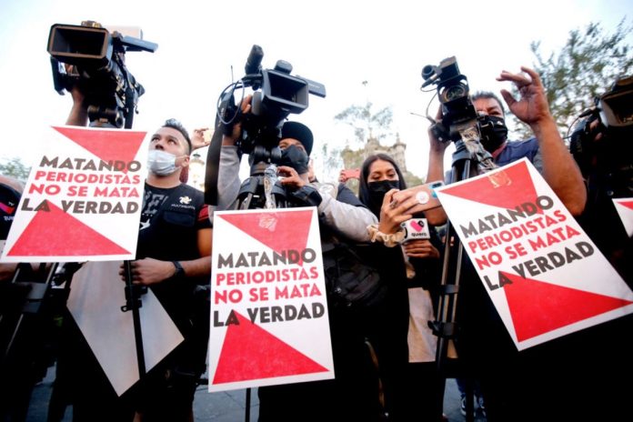 Comisión DD.HH. de México ve necesaria política para proteger a periodistas