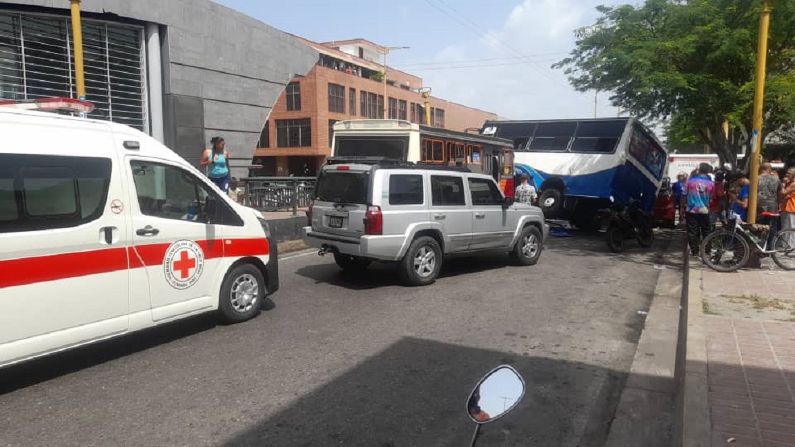 Colisión de dos unidades de transporte público en el centro de Valencia deja cuatro heridos