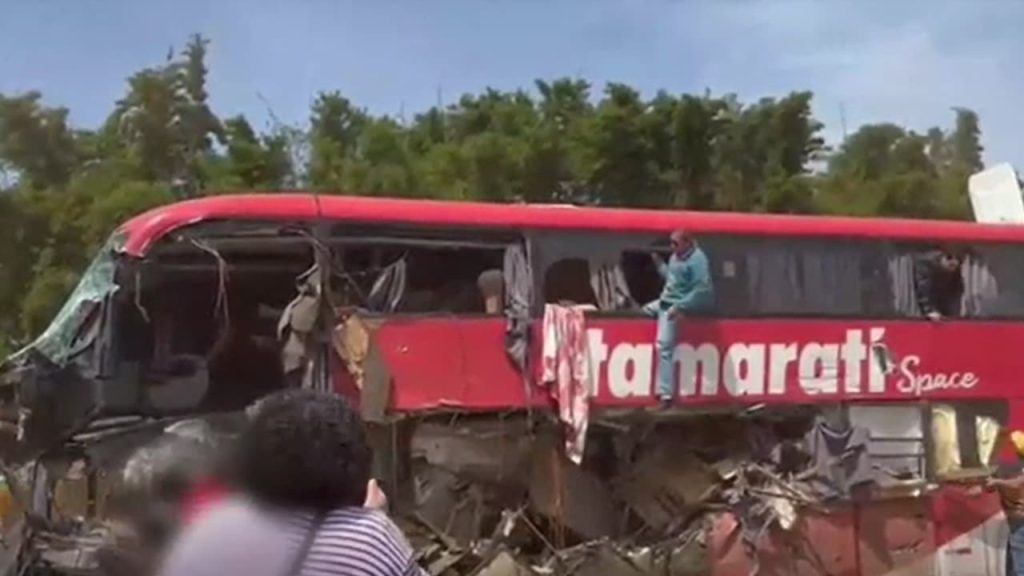 Doce muertos al chocar autobús con camión en carretera brasileña