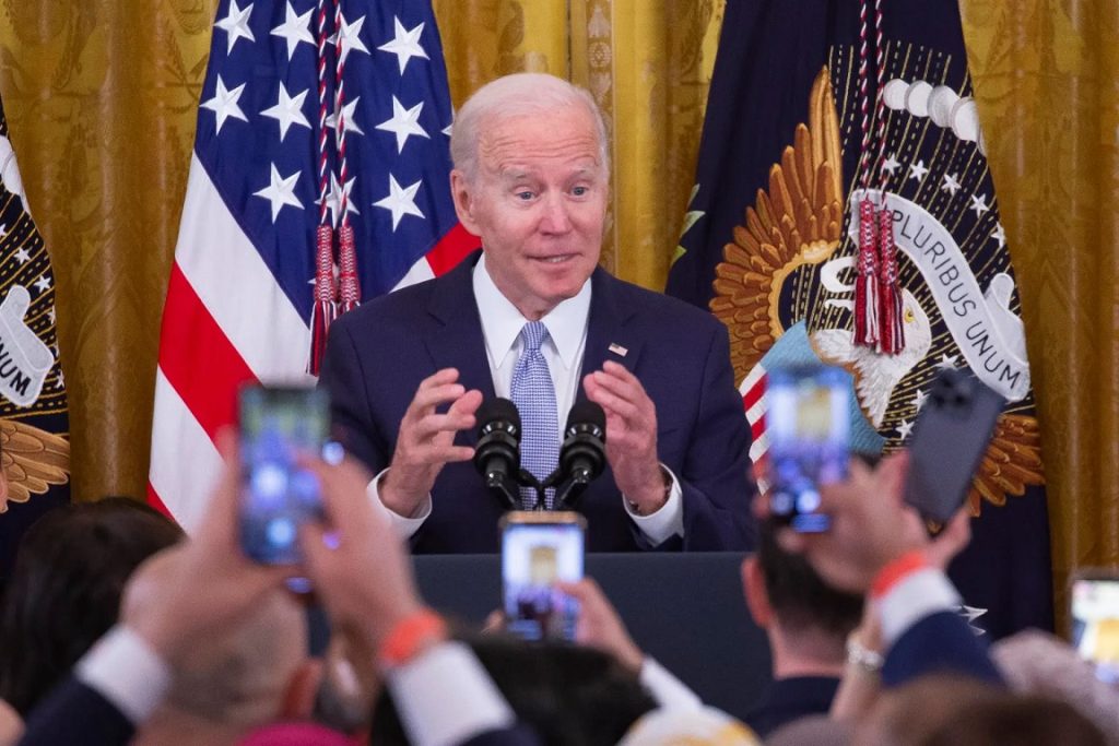 Biden pide al Congreso más dinero para Ucrania y para reponer arsenal de EE.UU.