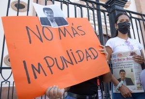 Periodistas exigen justicia por compañero asesinado en el norte de México