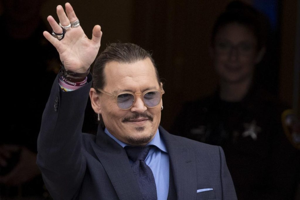 Johnny Depp abre perfil en TikTok y pide a sus fans "seguir adelante juntos"