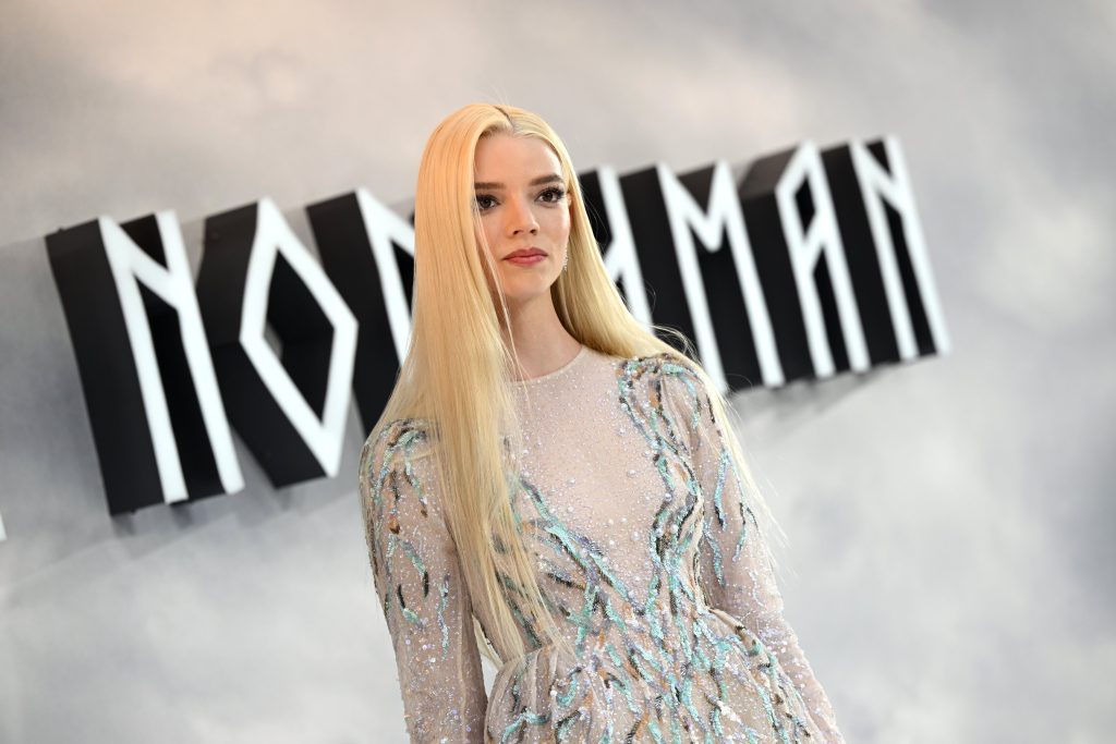 A través de un post de instagram la actriz de Gambito de Dama, Anya Taylor-Joy, reveló que se casó con Malcolm McRae el día de los inocentes en Nueva Orleans.