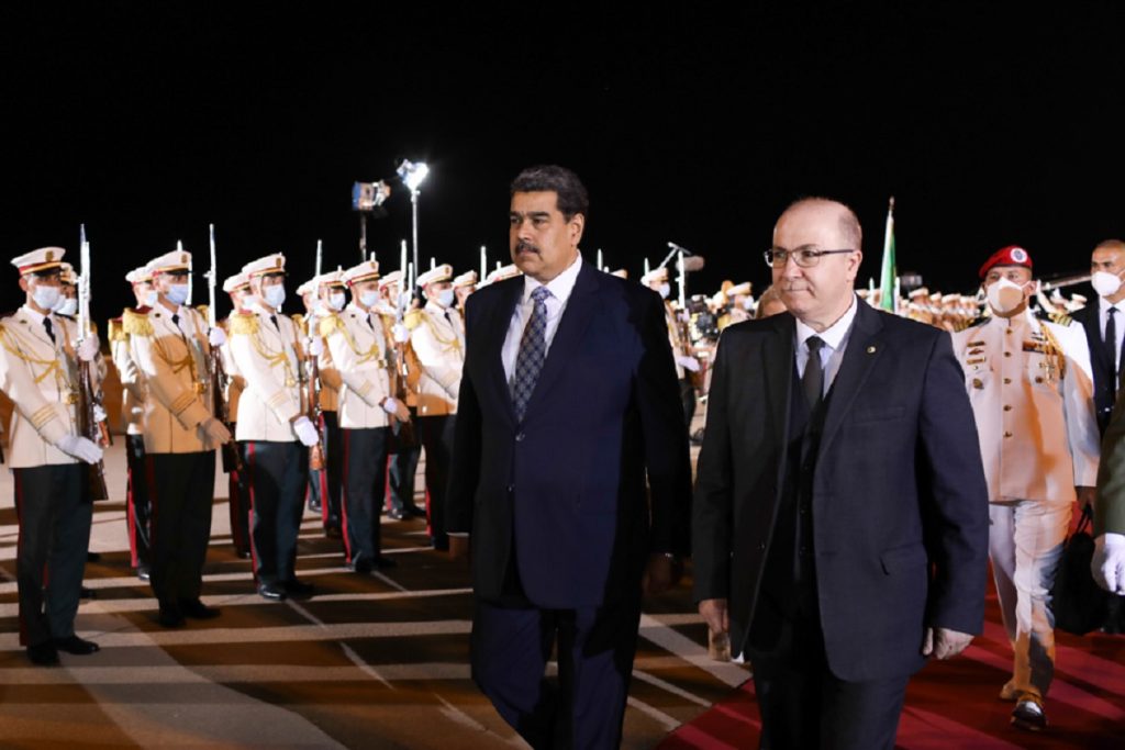 Nicolás Maduro arribó a Argelia, segunda parada de su gira internacional