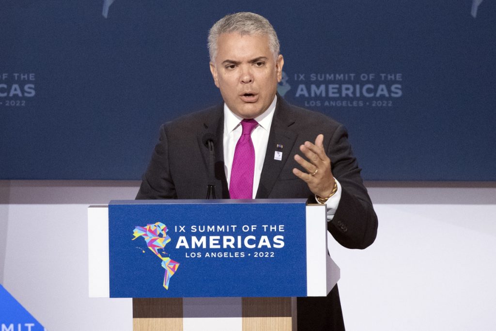 Duque desmiente a Santos