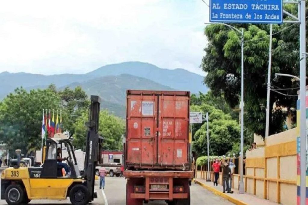 expertos subrayaron que, además de resolver asuntos normativos y regulatorios, es necesario tener presente las sanciones de Estados Unidos que pesan sobre el país caribeño y sus efectos sobre la dinámica comercial entre Colombia y Venezuela