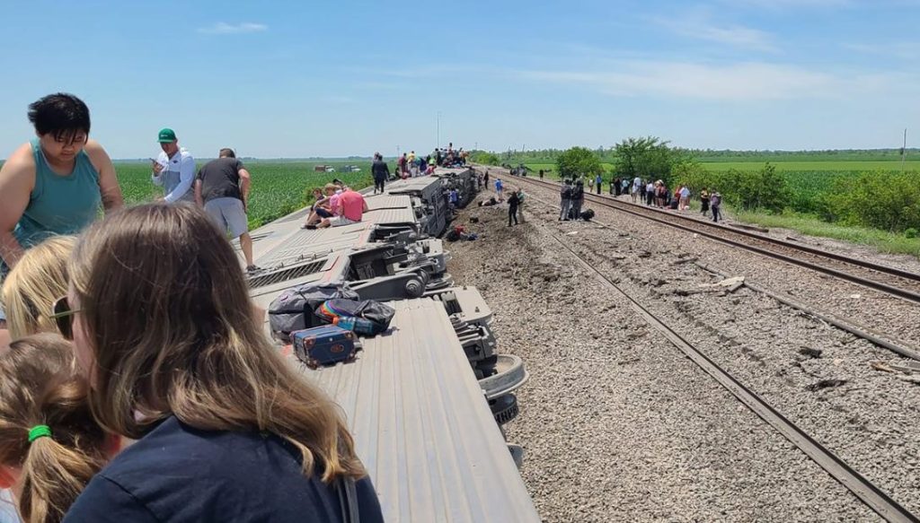 Al menos tres muertos dejó descarrilamiento de un tren en EE.UU.