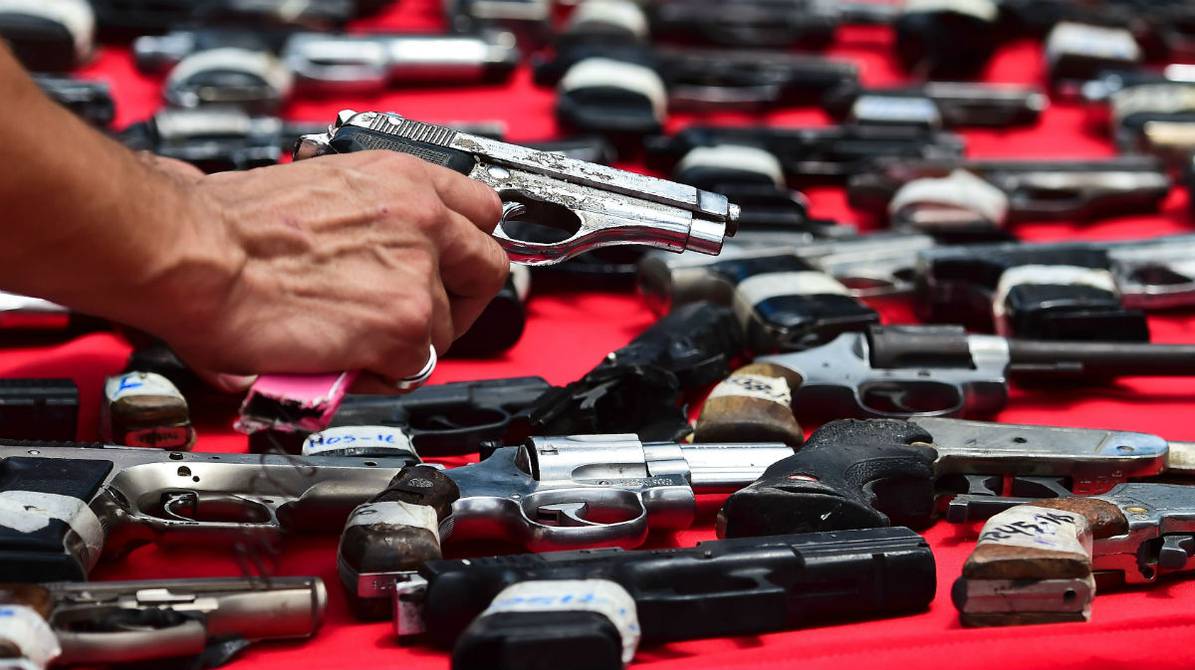 Autoridades revisan acciones para el control de armas en el país