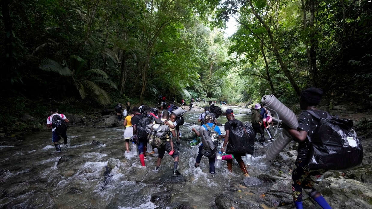 Migrantes siguen cruzando el Darién a Panamá