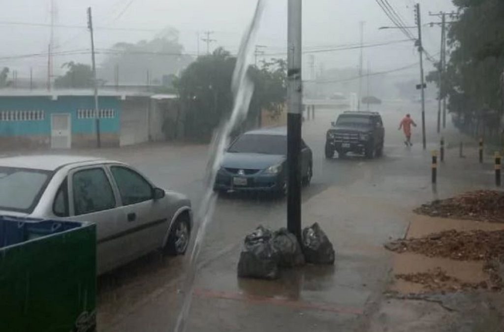 Fuertes lluvias en Tocuyito ameritaron amplio despliegue este lunes