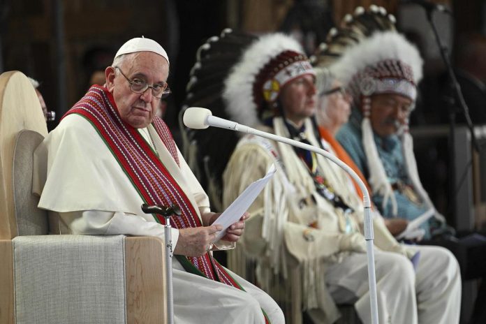El Papa pide en Canadá superar 