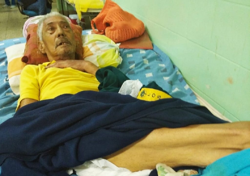 Siete días hospitalizado pero sin recibir atención: paciente octagenario podría morir por desidia médica